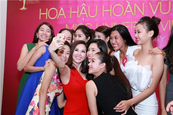 Hoa hậu Thu Hoài đọ dáng cùng người đẹp HHHV Việt Nam 2015